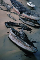 Epave de thonnier à Etel. © Philip Plisson / Plisson La Trinité / AA04055 - Nos reportages photos - Cimetière marin