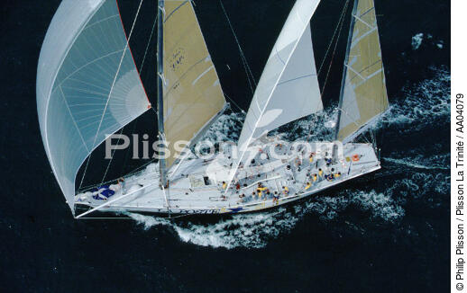 La Poste sous spi. - © Philip Plisson / Plisson La Trinité / AA04079 - Photo Galleries - Maxi-monohull Racing Yacht