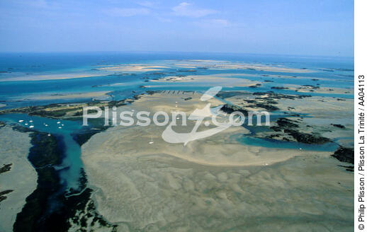 Vue aérienne de chausey à marée basse. - © Philip Plisson / Plisson La Trinité / AA04113 - Nos reportages photos - Ile [50]