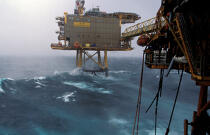 La plateforme pétrolière de Claymore en mer du nord. © Philip Plisson / Plisson La Trinité / AA04232 - Photo Galleries - Oil industry