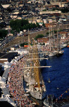Les quais de Rouen pendant l'Armada 1999 © Philip Plisson / Plisson La Trinité / AA04271 - Nos reportages photos - Les Grands voiliers