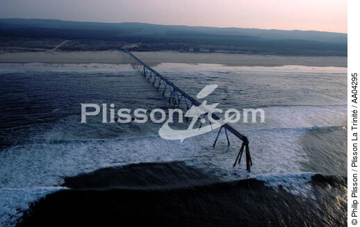 Déversoir du Pilat. - © Philip Plisson / Plisson La Trinité / AA04295 - Photo Galleries - Dune