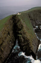 Le phare de Bara Head à 190 m au dessus de la mer. © Philip Plisson / Plisson La Trinité / AA04467 - Photo Galleries - Scotland