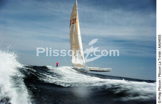 Philippe Poupon surfant sur une vague. - © Philip Plisson / Plisson La Trinité / AA04655 - Photo Galleries - Sailing Race