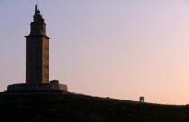 Phare de la Tour d'Hercule au crépuscule. © Philip Plisson / Plisson La Trinité / AA04730 - Photo Galleries - Lighthouse [Galicia]