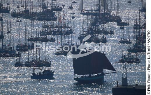 During Brest 96. - © Philip Plisson / Plisson La Trinité / AA04790 - Photo Galleries - The major maritime celebrations in Brest