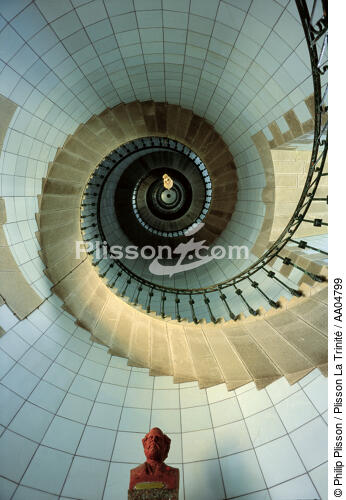 L'escalier du phare de l'Ile Vierge. - © Philip Plisson / Plisson La Trinité / AA04799 - Nos reportages photos - Phare [29]