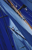 Equipiers dans la mature. © Philip Plisson / Plisson La Trinité / AA04920 - Photo Galleries - Tall ships