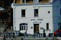 Hotel de Sauzon. © Philip Plisson / Plisson La Trinité / AA04974 - Photo Galleries - Lobster pot