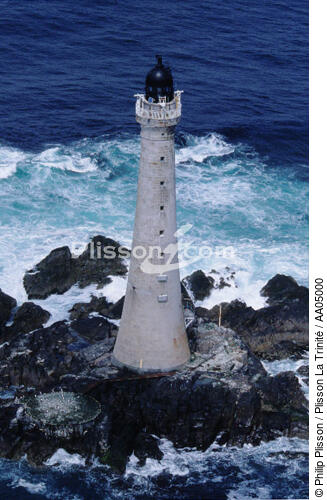Dans le sud ouest de l'écosse, le phare de Skerryvore - © Philip Plisson / Plisson La Trinité / AA05000 - Nos reportages photos - Phares Grande-Bretagne
