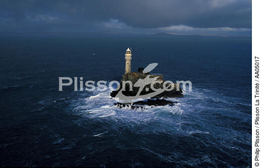 Un phare mytique : le Fastnet - © Philip Plisson / Plisson La Trinité / AA05017 - Photo Galleries - Ireland, the green island
