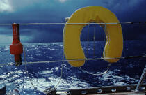 Boueé de sauvetage, indispensable sur toute embarquation. © Philip Plisson / Plisson La Trinité / AA05047 - Photo Galleries - Sea Rescue