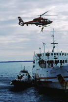 Hélitreuillage par la sécurité civile. © Philip Plisson / Plisson La Trinité / AA05055 - Nos reportages photos - Transport maritime
