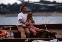 Tabarly et sa fille © Philip Plisson / Plisson La Trinité / AA05085 - Photo Galleries - Elements of boat