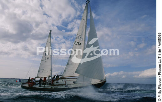 Pen Duick II - © Philip Plisson / Plisson La Trinité / AA05086 - Nos reportages photos - Course au large