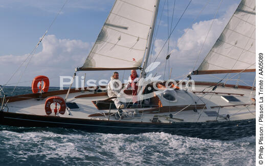 Mise à l'eau de Pen Duick II . - © Philip Plisson / Plisson La Trinité / AA05089 - Photo Galleries - Sailing Race