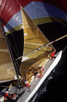 Défi japonnais : Nippon © Philip Plisson / Plisson La Trinité / AA05132 - Photo Galleries - Lowering of the sails