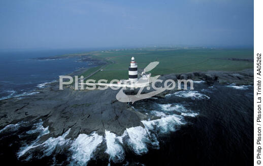 Le phare de Hook Point. - © Philip Plisson / Plisson La Trinité / AA05262 - Nos reportages photos - Irlande, l'île verte