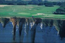 Falaises et golf d'Etretat. © Philip Plisson / Plisson La Trinité / AA05288 - Photo Galleries - Golf