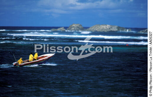 Retour de pêche au Cap chevalier [Martinique] - © Philip Plisson / Plisson La Trinité / AA05327 - Nos reportages photos - Antilles [Les]