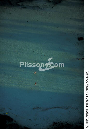 Baigneurs au Piton du Carbet - © Philip Plisson / Plisson La Trinité / AA05334 - Nos reportages photos - Antilles [Les]