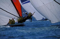 Course de yoles © Philip Plisson / Plisson La Trinité / AA05377 - Photo Galleries - Dinghy or small boat with centre-board