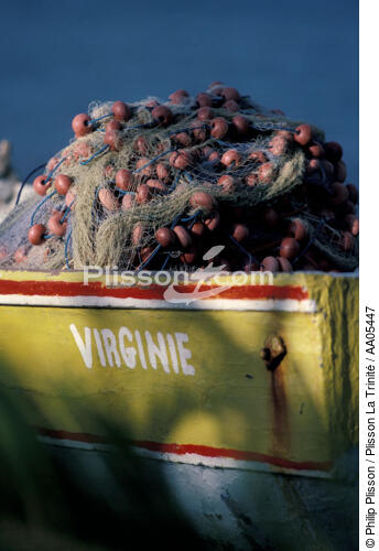 Bateau de pêche avec ses filets - © Philip Plisson / Plisson La Trinité / AA05447 - Nos reportages photos - Antilles [Les]