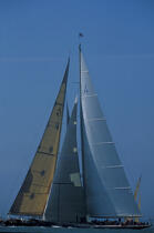 Velsheda et Endeavour. © Philip Plisson / Plisson La Trinité / AA05542 - Photo Galleries - J Class yacht