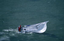 Equipage en difficulté sur un maxi monocoque. © Philip Plisson / Plisson La Trinité / AA05559 - Photo Galleries - Maxi-monohull Racing Yacht