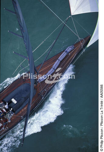 Le maxi monocoque, Stealth. - © Philip Plisson / Plisson La Trinité / AA05566 - Photo Galleries - Sailing Race