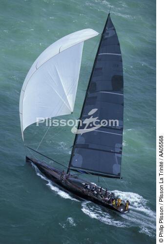 Le maxi monocoque, Stealth. - © Philip Plisson / Plisson La Trinité / AA05568 - Photo Galleries - Sailing Race