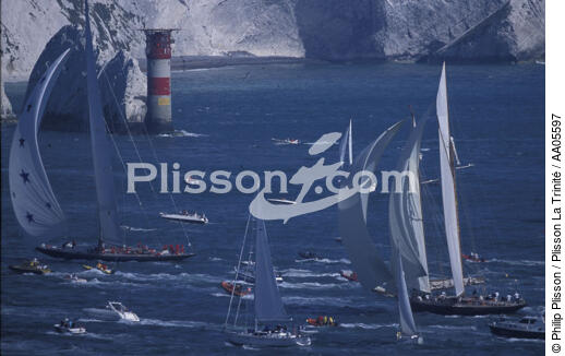 Endeavour devant les Needles. - © Philip Plisson / Plisson La Trinité / AA05597 - Photo Galleries - Great Britain Lighthouses