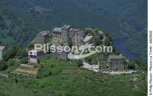 Village de Chiatra en Corse. - © Philip Plisson / Plisson La Trinité / AA05632 - Nos reportages photos - Vue aérienne