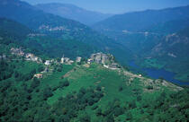Paysage de montagne en Corse. © Philip Plisson / Plisson La Trinité / AA05635 - Nos reportages photos - Ciel bleu