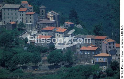 Village Corse en montagne . - © Philip Plisson / Plisson La Trinité / AA05655 - Nos reportages photos - Vue aérienne