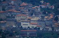 Village de l'Est Corse. © Philip Plisson / Plisson La Trinité / AA05755 - Nos reportages photos - Vue aérienne