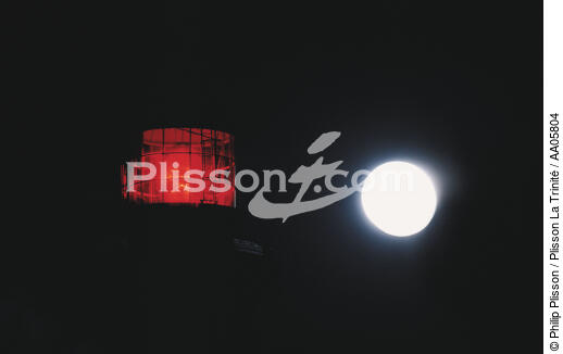 Le phare du Cap Ferret sous la lune. - © Philip Plisson / Plisson La Trinité / AA05804 - Photo Galleries - Lense