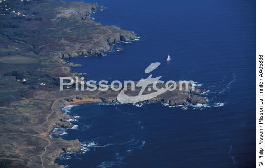 Plaisancier sur les côtes de l'île d'Yeu. - © Philip Plisson / Plisson La Trinité / AA05836 - Nos reportages photos - Vendée