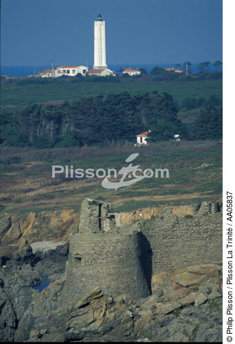 Le château et le phare de l'île d'Yeu. - © Philip Plisson / Plisson La Trinité / AA05837 - Photo Galleries - Lighthouse [85]
