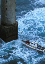 Relève de phare sur Kéréon. © Philip Plisson / Plisson La Trinité / AA05860 - Photo Galleries - Lighthouse [29]