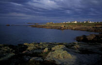 Ciel chargé sur l'île de Sein. © Philip Plisson / Plisson La Trinité / AA05886 - Photo Galleries - Iroise Sea [The]