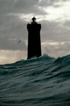 Le Four caché derrière la vague. © Philip Plisson / Plisson La Trinité / AA05995 - Photo Galleries - Lighthouse [29]