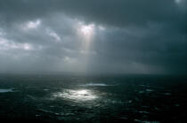 Ciel chargé sur les côtes irlandaises. © Philip Plisson / Plisson La Trinité / AA05997 - Photo Galleries - Aerial shot