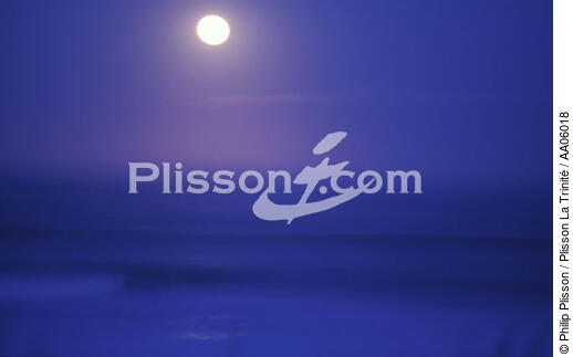 Aquitaine, couché de lune sur la côte, entre le sable des Landes et l'océan Atlantique. - © Philip Plisson / Plisson La Trinité / AA06018 - Photo Galleries - Moon