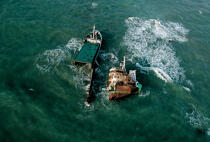 Fortune de mer devant les Sables d'Olonne. © Philip Plisson / Plisson La Trinité / AA06020 - Nos reportages photos - Cimetière marin