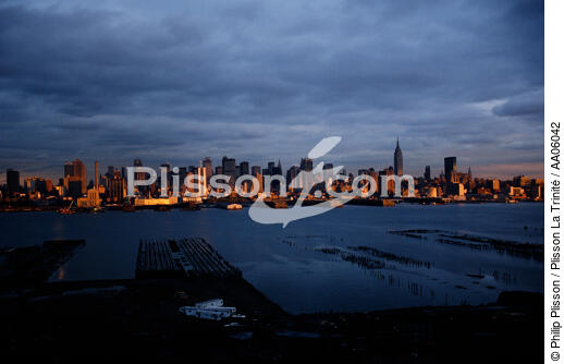 Manhattan, quartier new-yorkais et l'Hudson River. - © Philip Plisson / Plisson La Trinité / AA06042 - Nos reportages photos - Immeuble