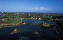Bréhat et son moulin à marée. © Philip Plisson / Plisson La Trinité / AA06122 - Photo Galleries - Blue sky