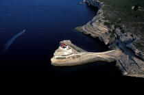 Le phare de Madonetta à Bonifacio. © Philip Plisson / Plisson La Trinité / AA06353 - Nos reportages photos - Vue aérienne