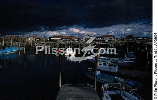Le port de la Teste de Buch. - © Philip Plisson / Plisson La Trinité / AA06605 - Nos reportages photos - Philip Plisson