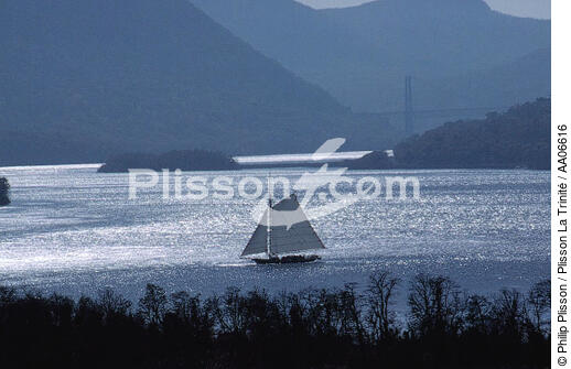 Navigation sur l'Hudson. - © Philip Plisson / Plisson La Trinité / AA06616 - Nos reportages photos - Rivière [New York]
